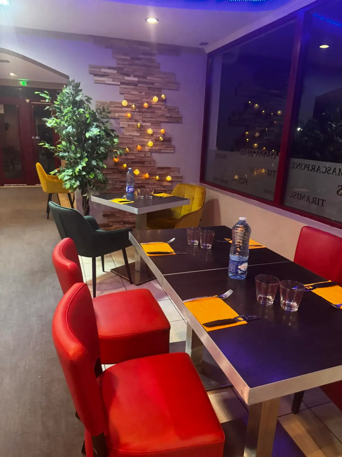 La tavola salle resturant